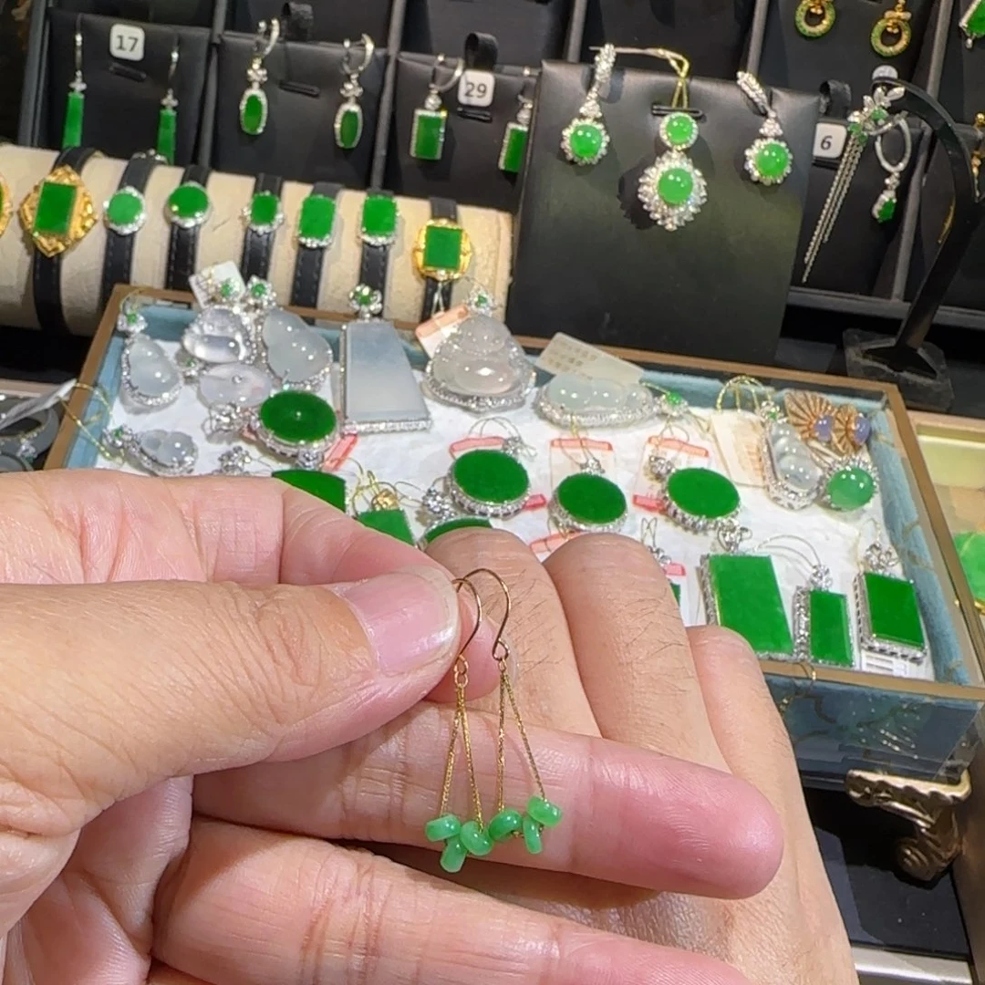 翡翠18K金镶嵌颈饰耳钩