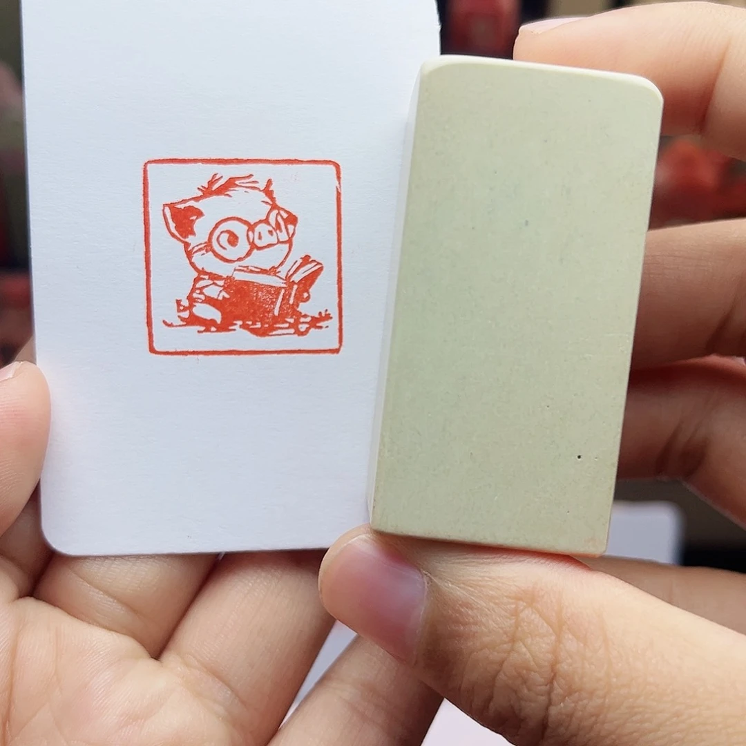 寿山石印石2.5猪同学看书 手工篆刻