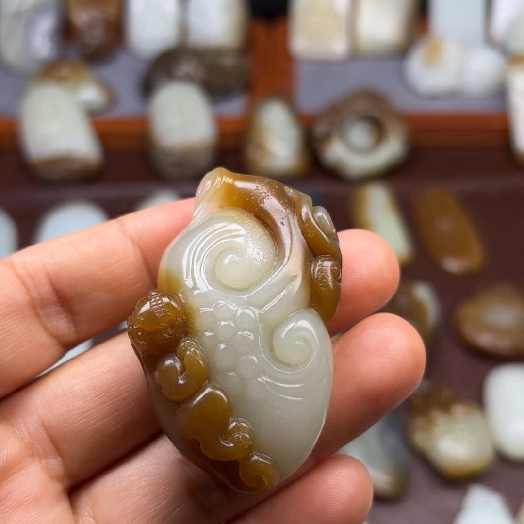 和田玉（糖玉）颈饰未镶嵌