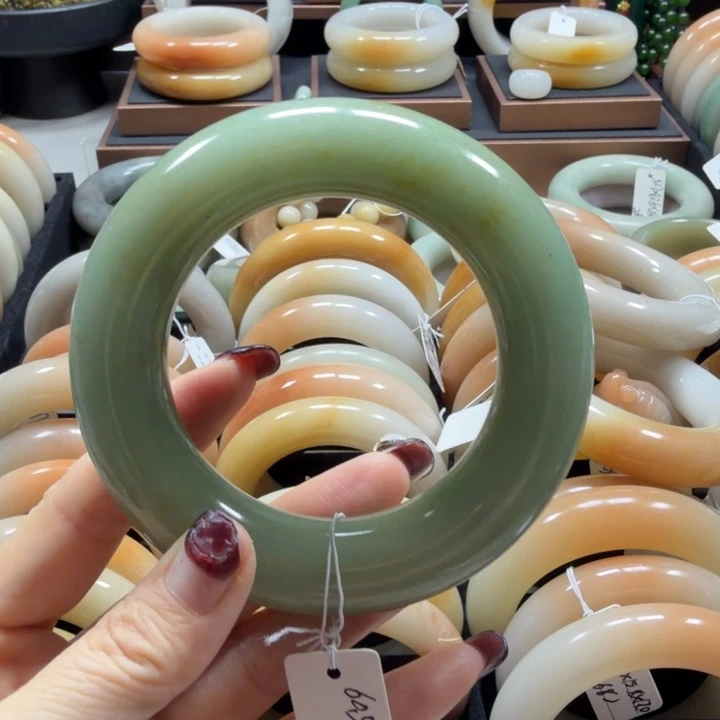 石英质玉未镶嵌手镯