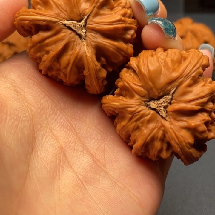 竹***文玩核桃吊坠白狮子