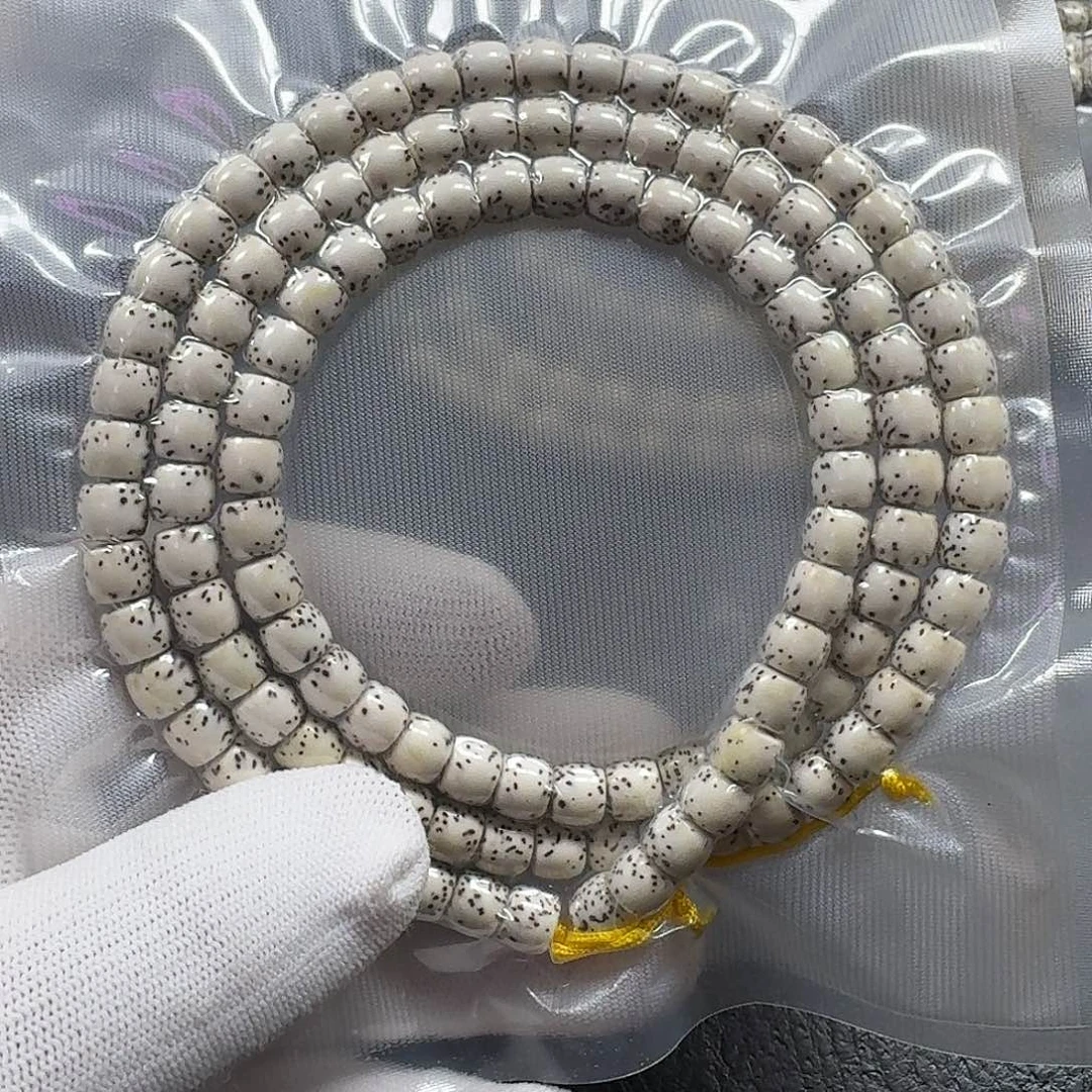 星月菩提手串方****人8*7原生态大留白直切（轻微走色