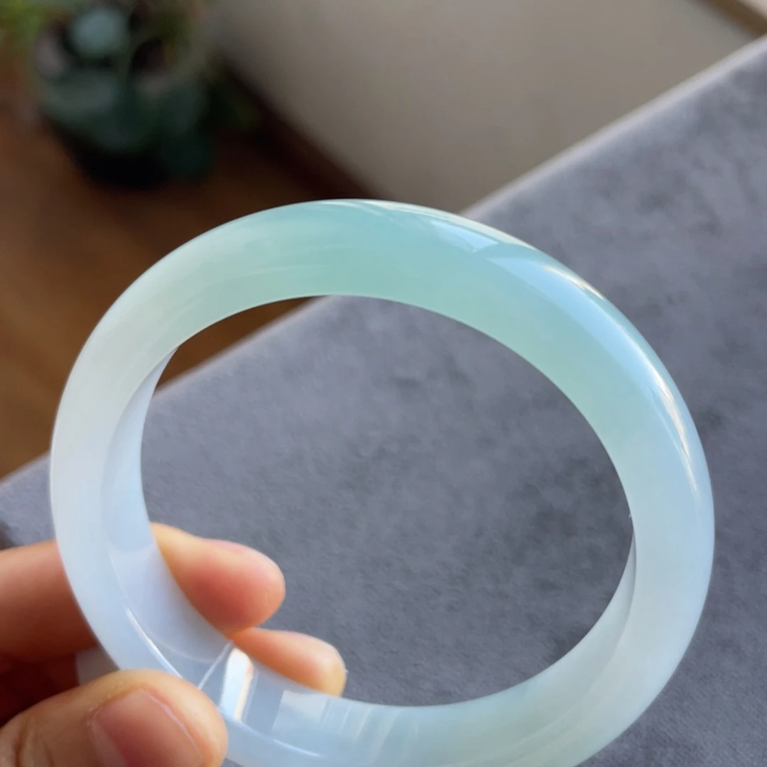 翡翠未镶嵌手镯半山水