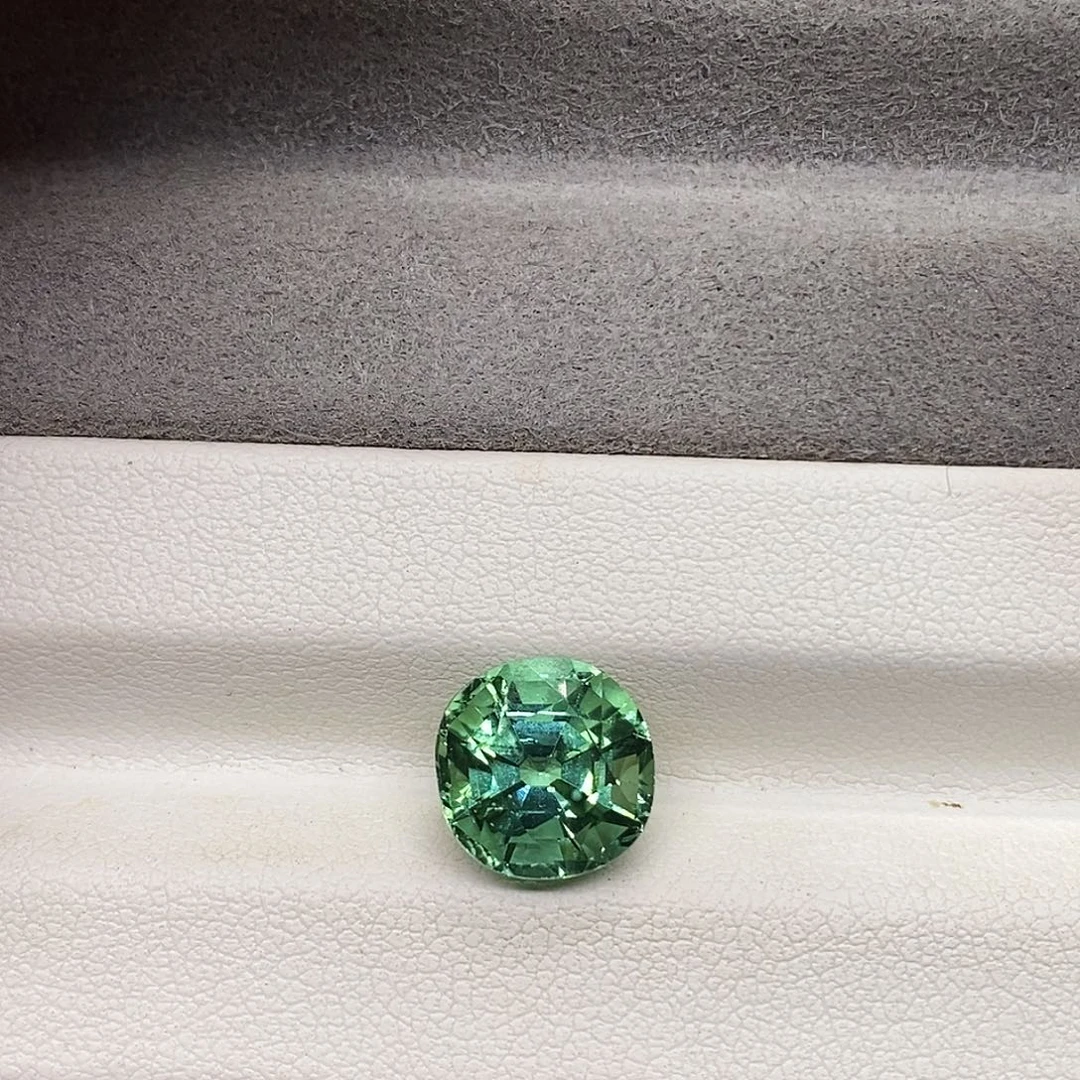 碧玺裸石未镶嵌4.62克拉天然薄荷绿碧玺