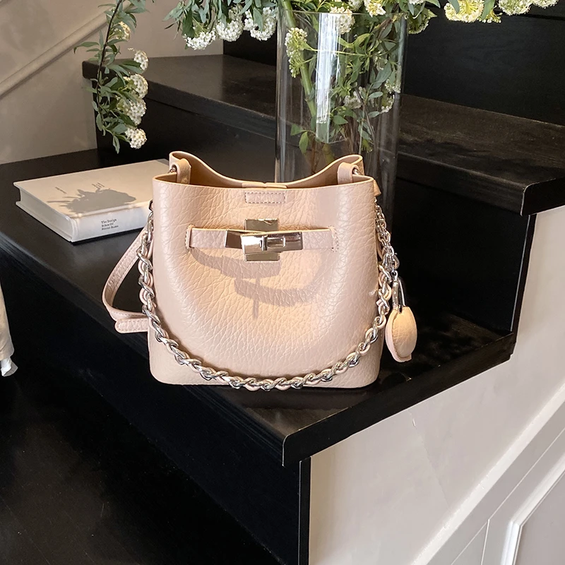 新款轻奢百搭高级感气质时尚斜挎女士包3648