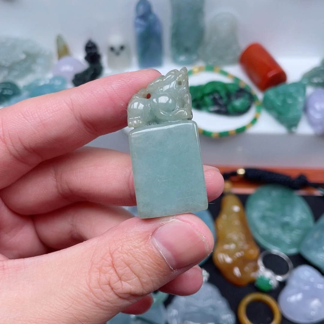 翡翠颈饰未镶嵌貔貅印章