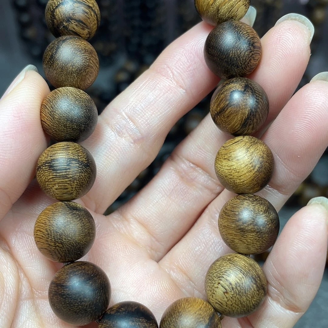 南***亮沉香手串白棋瘤疤