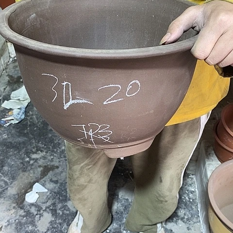 紫砂中国宜兴紫砂花盆，