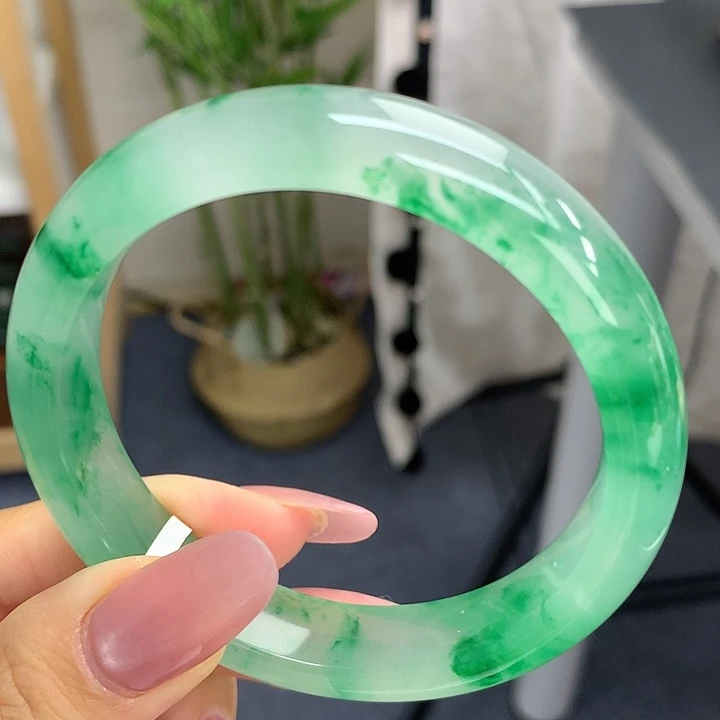 未镶嵌手镯石英质玉