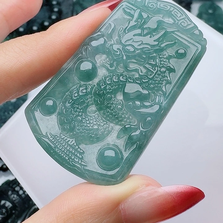颈饰未镶嵌翡翠天然的A货翡翠多样性发其一