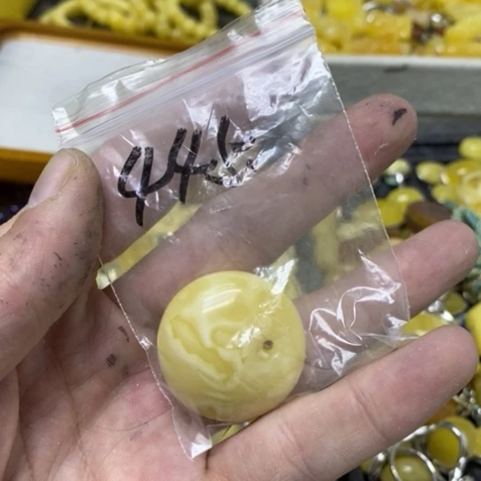 蜜蜡裸石未镶嵌麦*吊坠