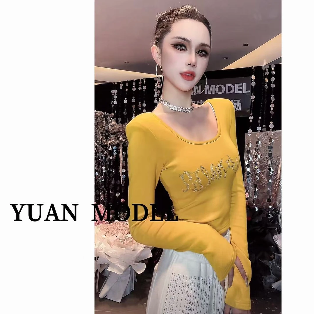 YUAN MODEL/媛老板-【生日专属】时装U领胸垫烫钻气质长袖T恤120324