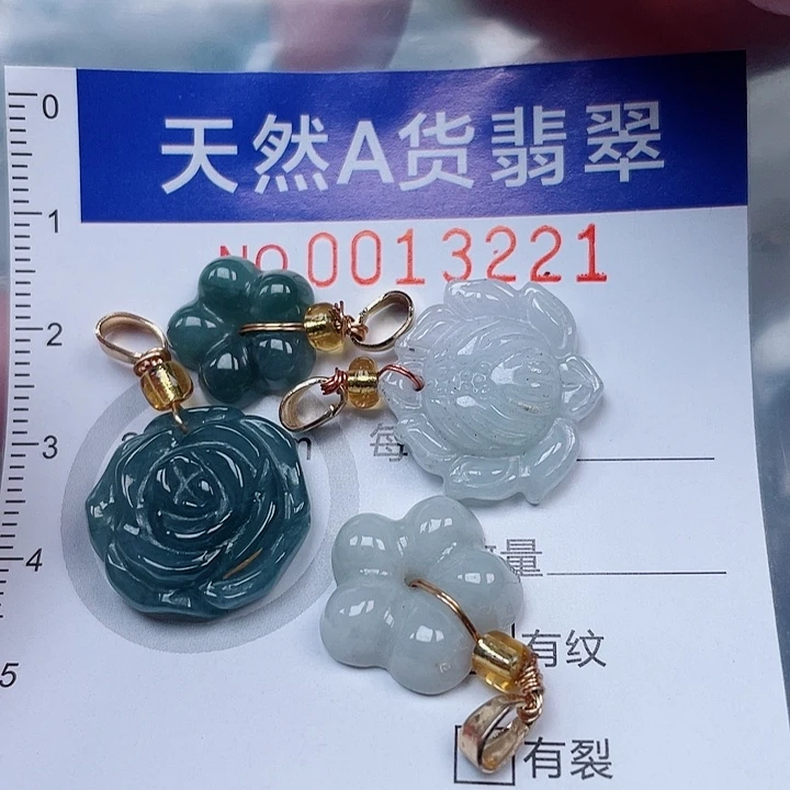 吊坠(不含链)未镶嵌翡翠