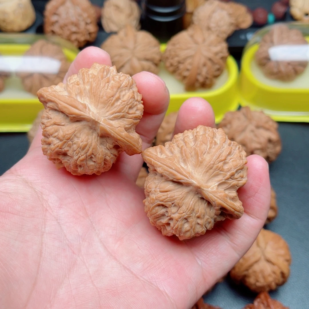 文玩核桃吊坠血麒麟狮子头44×43×39