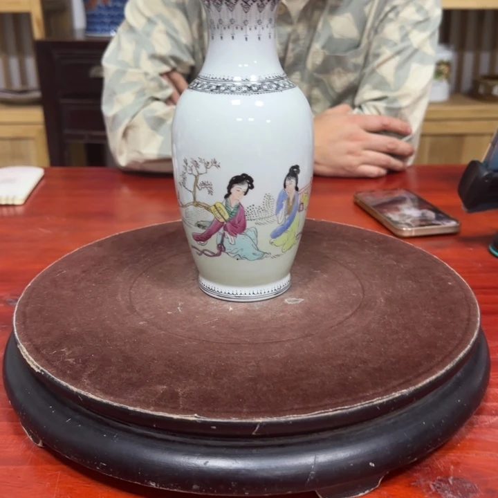 江***望景德镇陶瓷艺术瓶