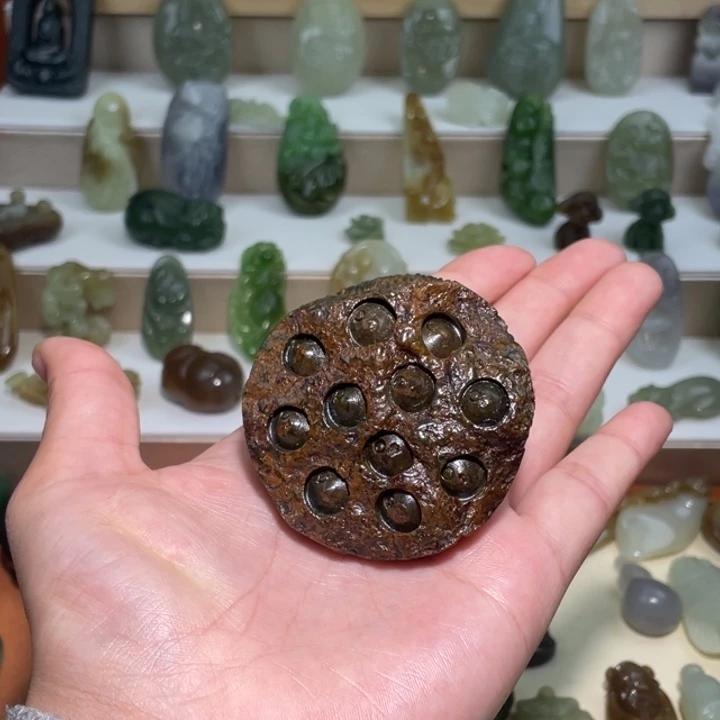 厚***福和田玉未镶嵌颈饰