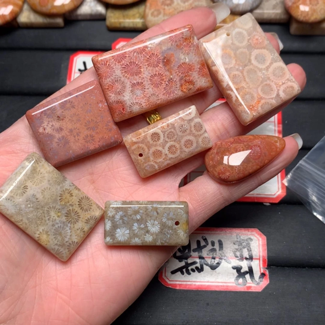 【闪购商品】硅化玉颈饰未镶嵌小*