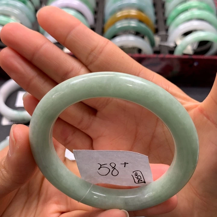 未镶嵌手镯翡翠手镯