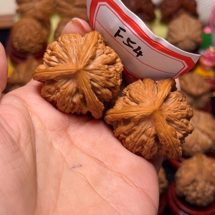 文玩核桃吊坠38粗筋虎头奔54