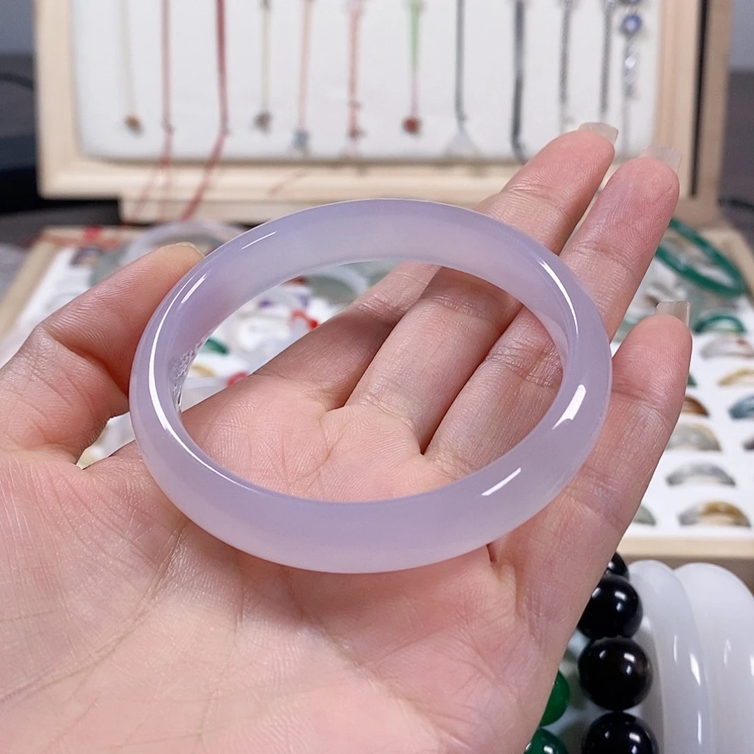 一***丘玛瑙/玉髓手镯未镶嵌