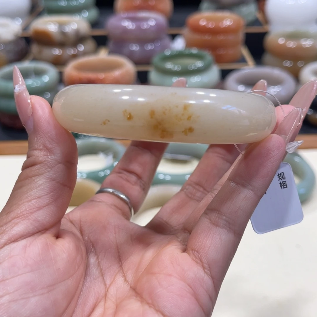 石英岩玉手镯未镶嵌