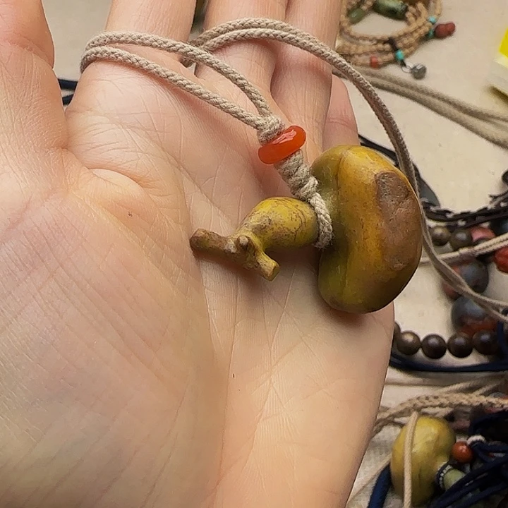 小***-和田玉未镶嵌颈饰