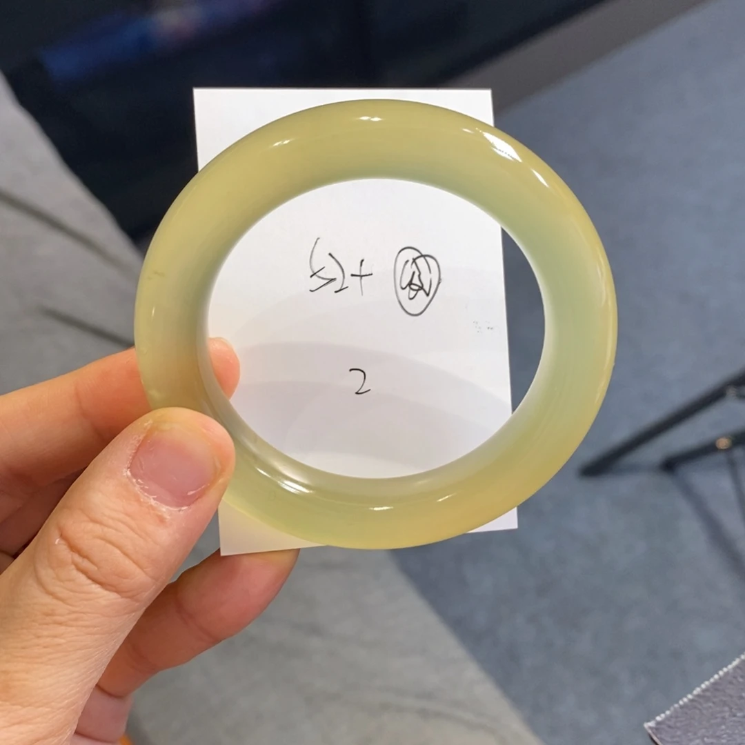 冬***阿蛇纹石玉未镶嵌手镯