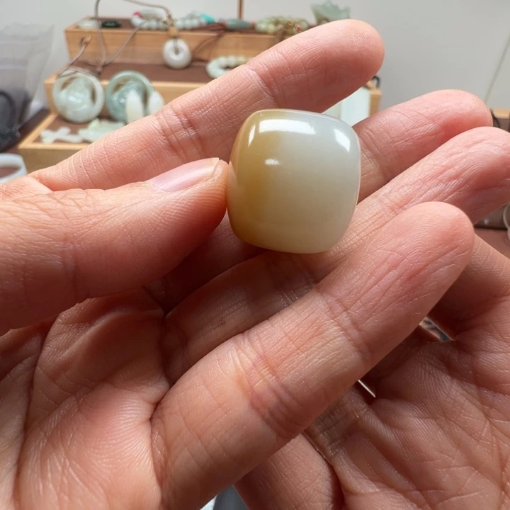 和田玉未镶嵌颈饰且末珠子20