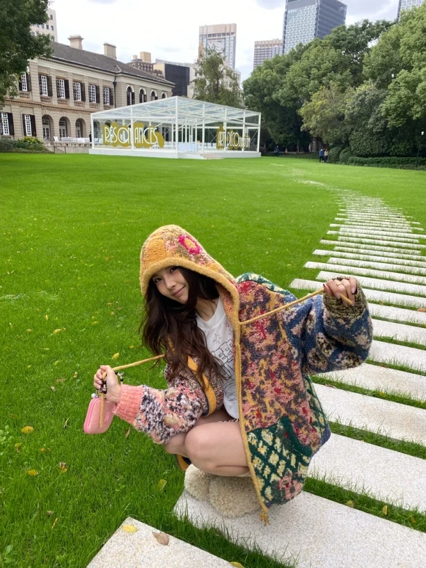 尾～丫新款「奶奶毛衫」复古毛织毯花连帽卫衣开衫