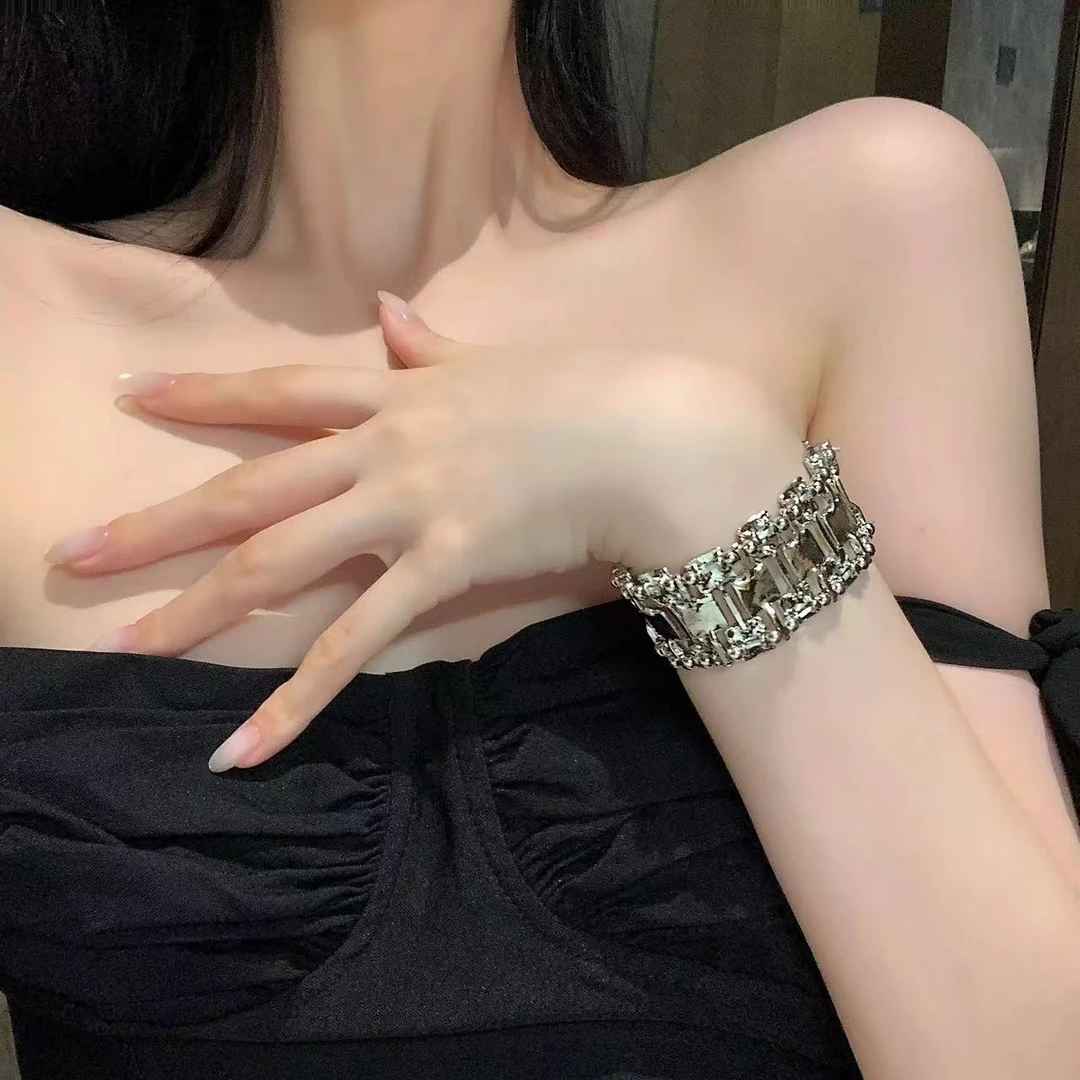 合金手镯 锆石重工手镯手环臂环朋克风手链设计感饰品女银色学生