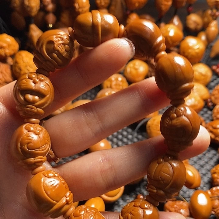 吊坠橄榄核机器猫