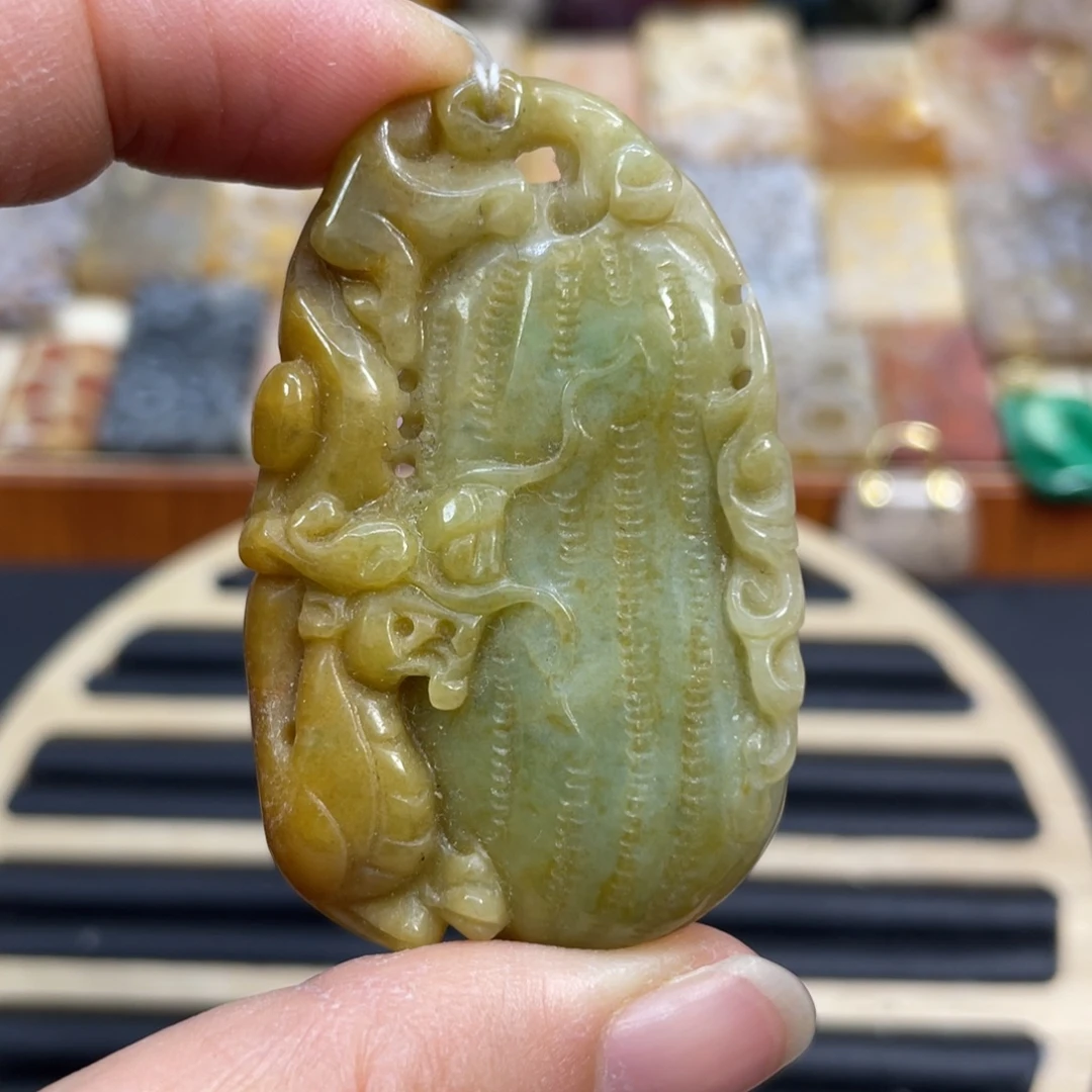 硅化玉未镶嵌颈饰黄翡翠