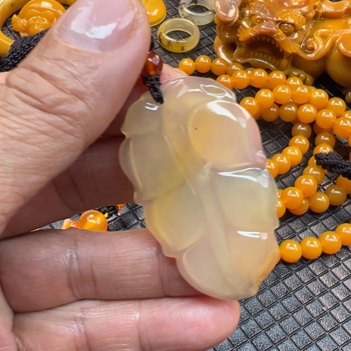 石英质玉（黄龙玉）颈饰未镶嵌