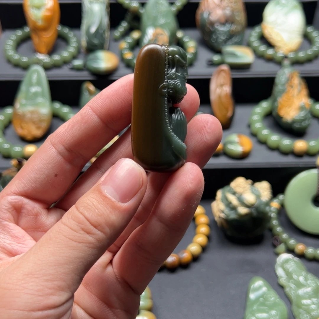 铁***筝岫岩河磨玉（透闪石质玉）未镶嵌颈饰