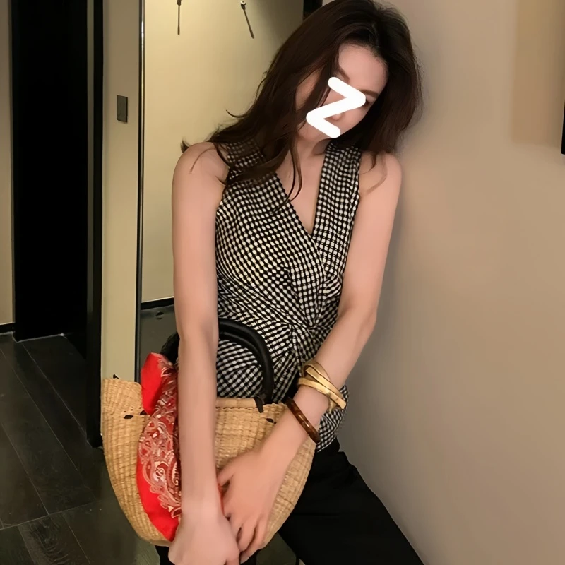 夏季复古港风v领扭结背心女2025新款设计感小众露别致无袖上衣女