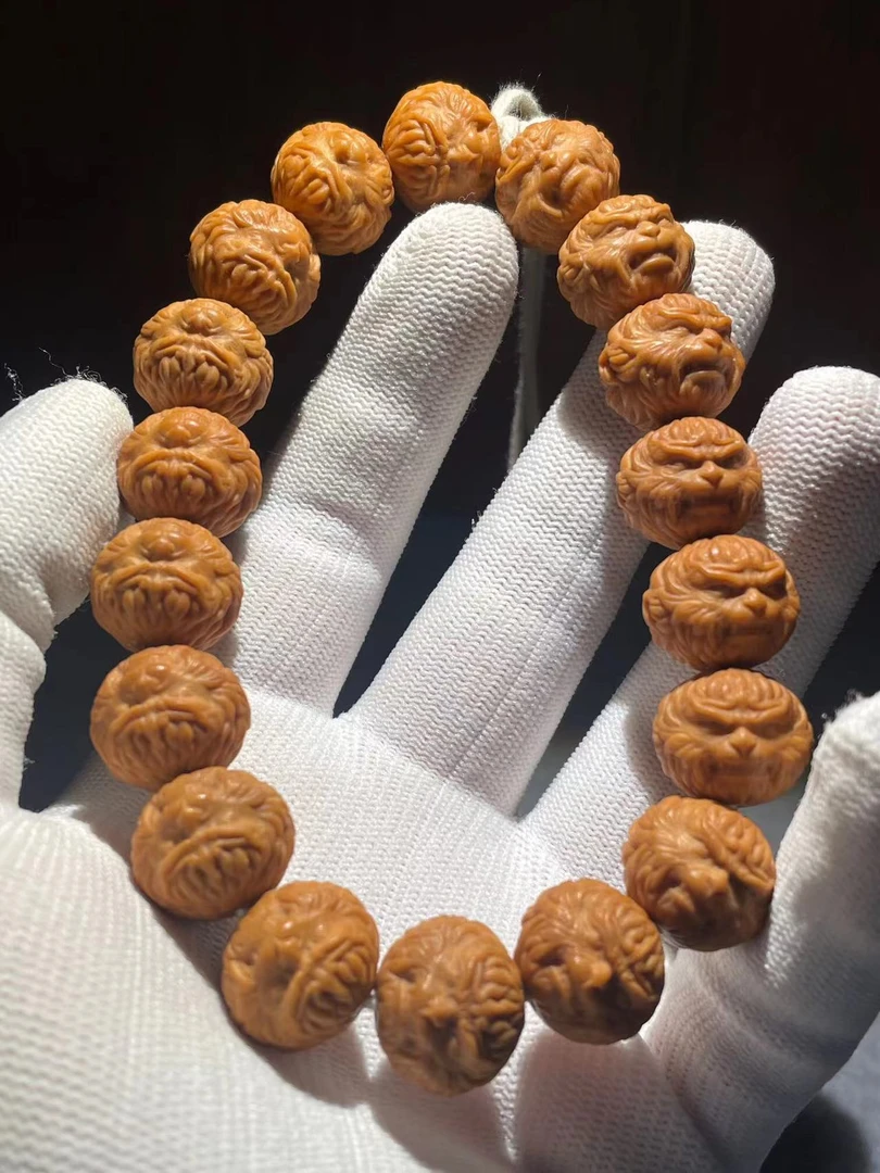 猴头核桃雕刻斗战胜佛文玩手串