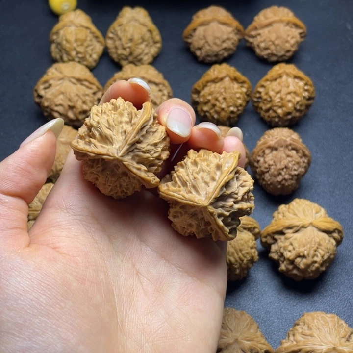 文玩核桃吊坠38盘山三棱