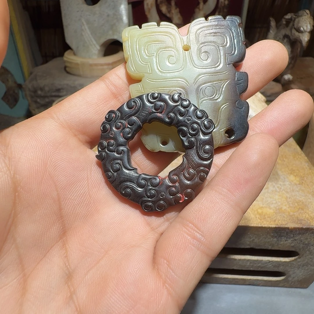 王***甯和田玉（糖玉）未镶嵌颈饰