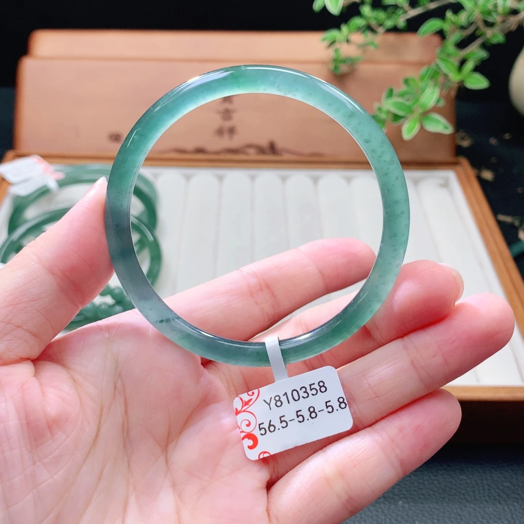 翡翠未镶嵌手镯（圆镯）