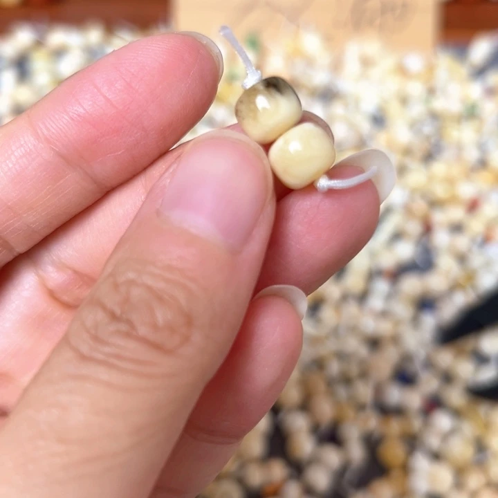 裸石蜜蜡未镶嵌8mm一对