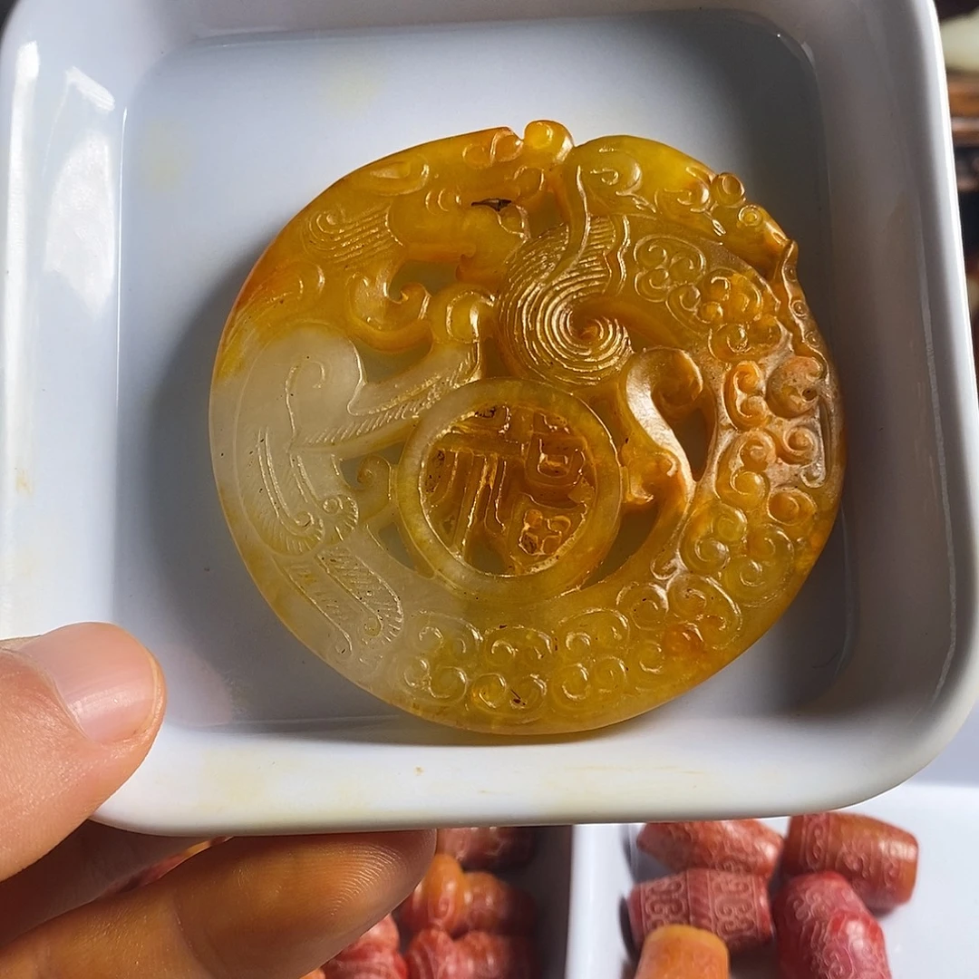 未镶嵌岫岩老玉（透闪石质玉）挂件