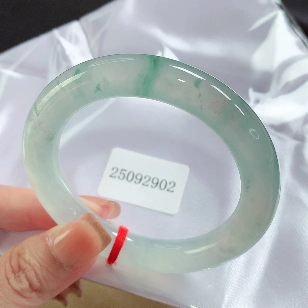 未镶嵌手镯（圆镯）翡翠天然a货翡翠