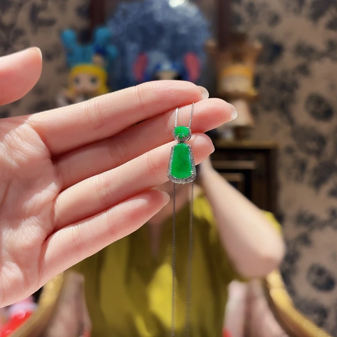 翡翠18K金镶嵌吊坠(赠链)