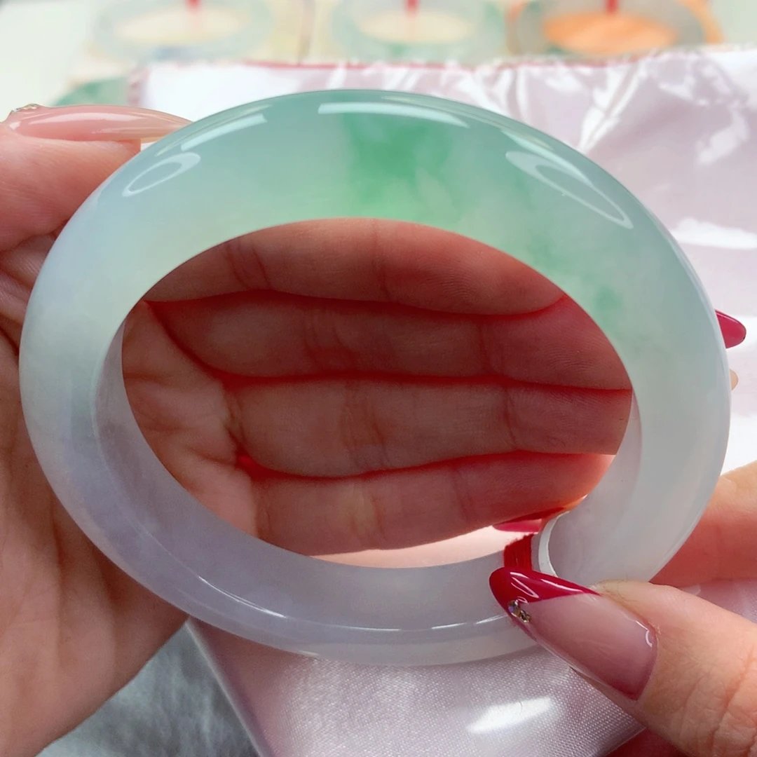 未镶嵌手镯翡翠9920绿底带绿花 高货微瑕