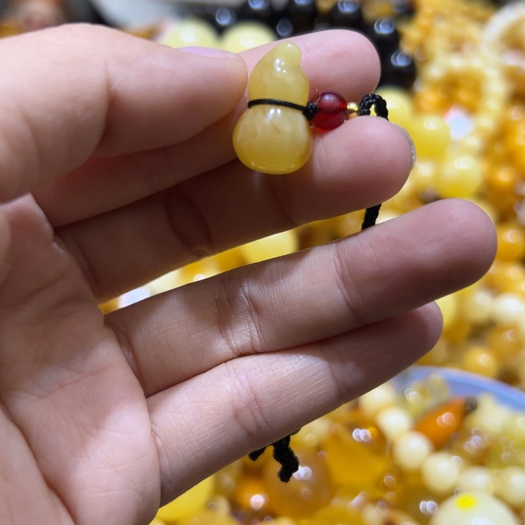 琥珀珠宝奇石未镶嵌