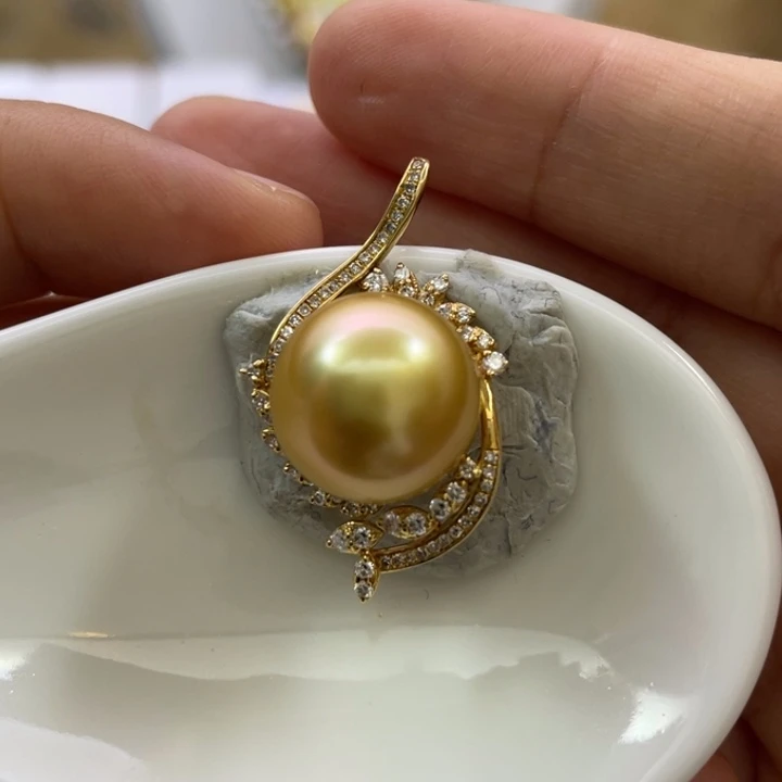 18K金镶嵌吊坠(赠链)海水珍珠13.4mm