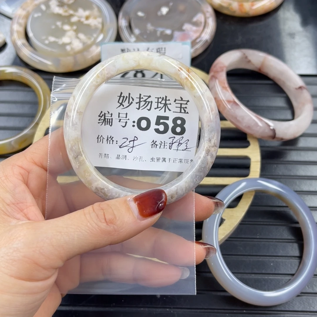 硅化珊瑚（珊瑚玉）微瑕未镶嵌满****吖