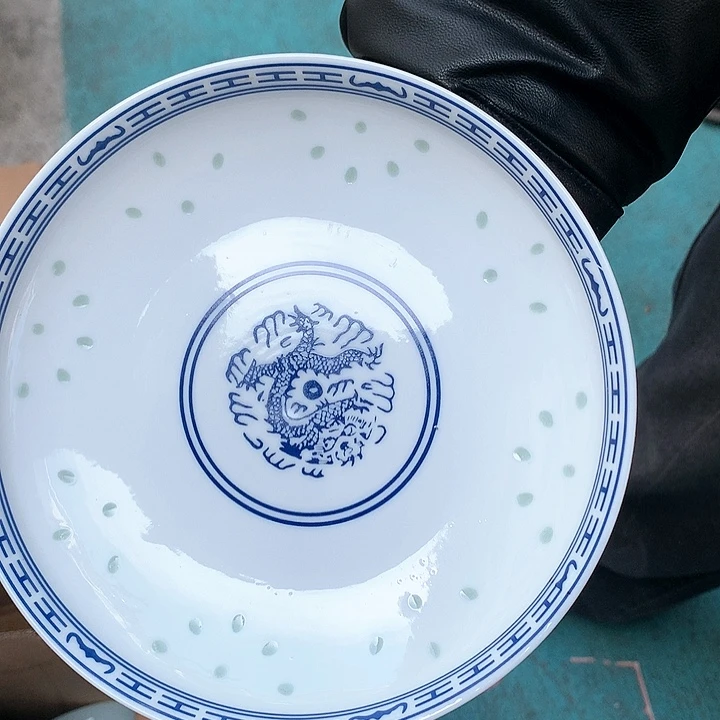 摆件景德镇陶瓷青花玲珑窝盘龙7寸