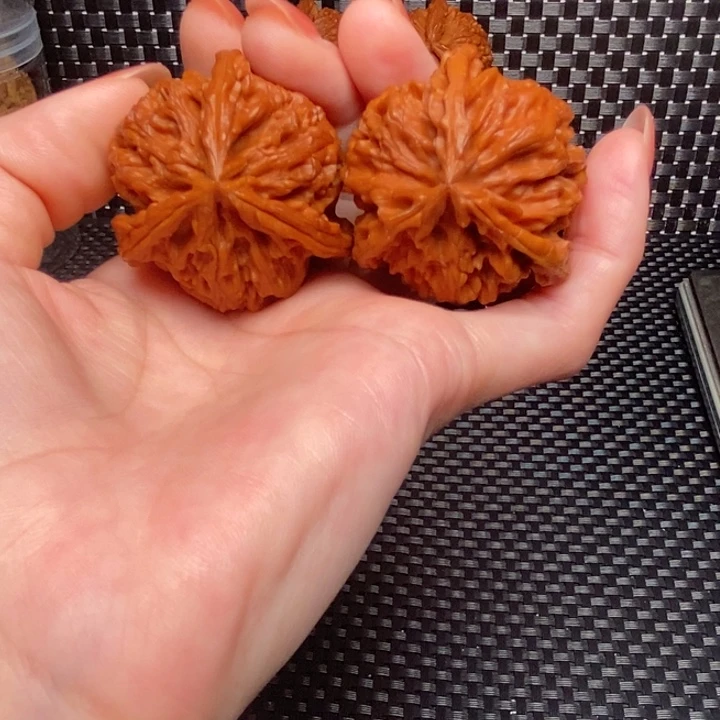 文玩核桃吊坠苹果园奔