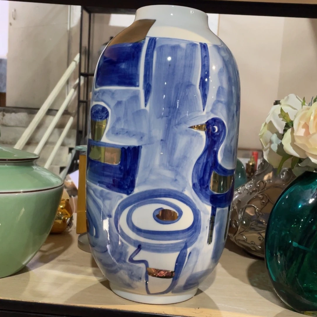 陶瓷花瓶，家居摆件。